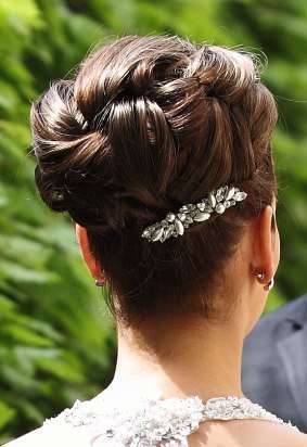 Hochzeitsfrisur mit Haarspange